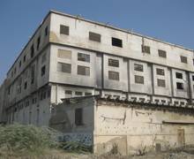 Ausgebrannte Textilfabrik in Pakistan